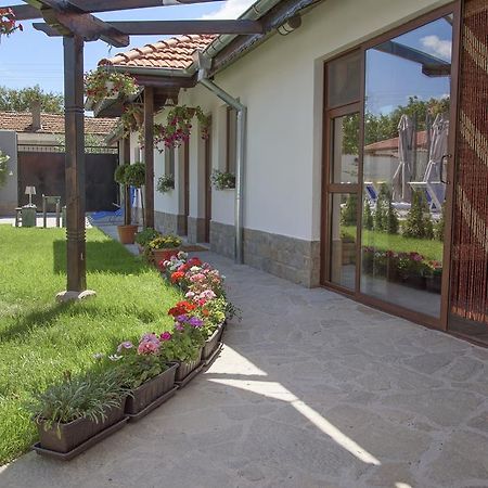 Guest House Zlateya Мадара Экстерьер фото